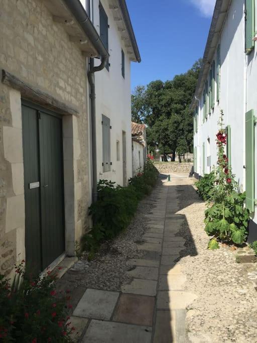 Le Phare Du Bout Du Monde - Logement Proche Du Port La Flotte Bagian luar foto